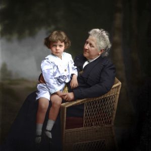 Cópia de Princesa Isabel com o neto cópia copiar logo (Copy) Dom Pedro Henrique (no colo de D. Isabel em um retrato de 1909)
Foto arquivo pessoal.