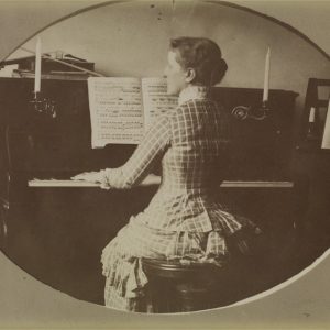 princesa isabel piano PB (Copy) Princesa Isabel tocando piano, s.d.
Arquivo Nacional. Fundo Família Vieira.