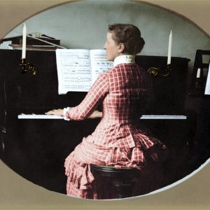 D. isabel piano copiar 2 (Copy) D. Isabel tocando piano, s.d.
Arquivo Nacional. Fundo Família Vieira.