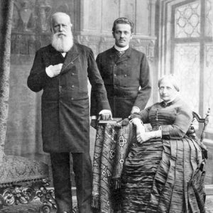 principes novos novos copiar 2 PB (Copy) Pedro Augusto entre D. Pedro II e Teresa Cristina, em 1887.
Jungmann - LAGO, Pedro Correa do.
Coleção Princesa Isabel: Fotografia do século XIX.